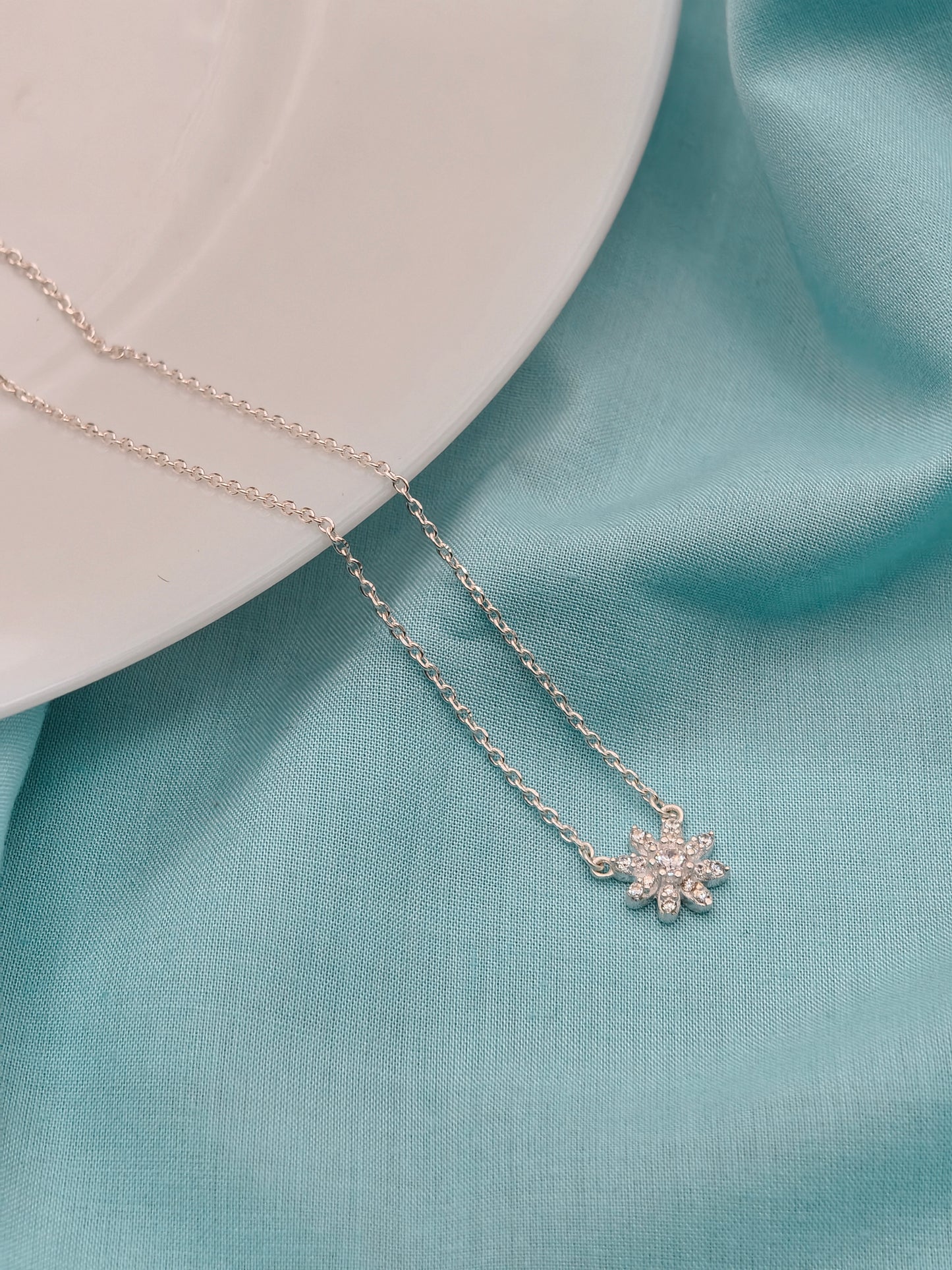Petal Spark Silver Pendant Chain