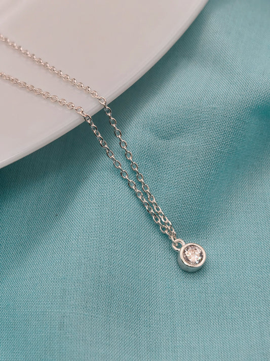 Aura Solitaire Silver Pendant Chain