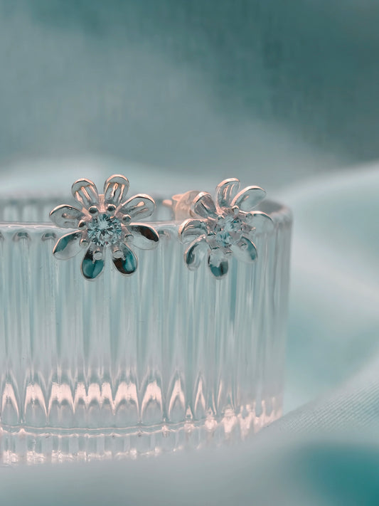 Daisy Bloom Silver Stud Earrings